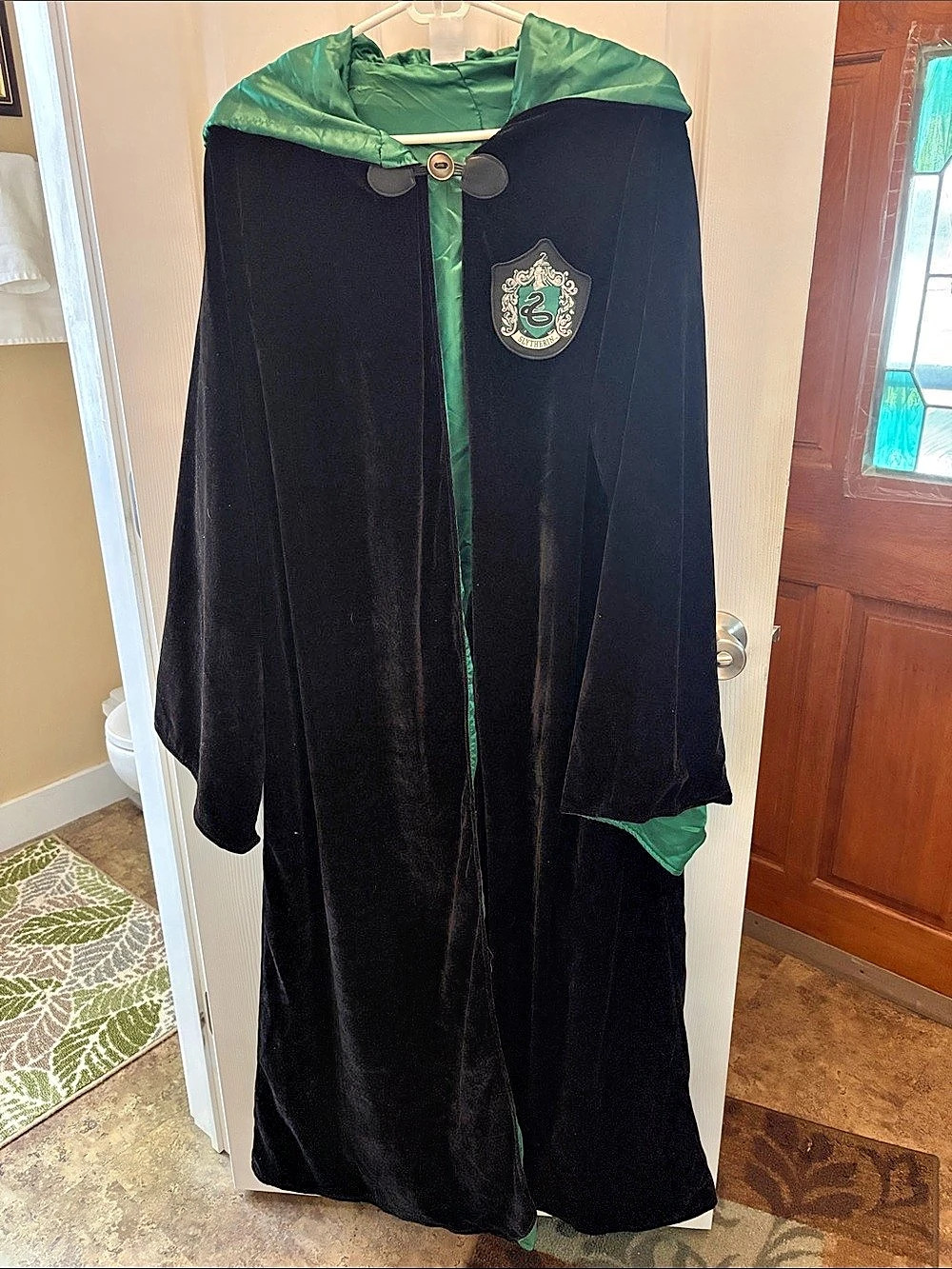 Spirit Slytherin Robe Harry Potter Costume Black & Green. Adult one size